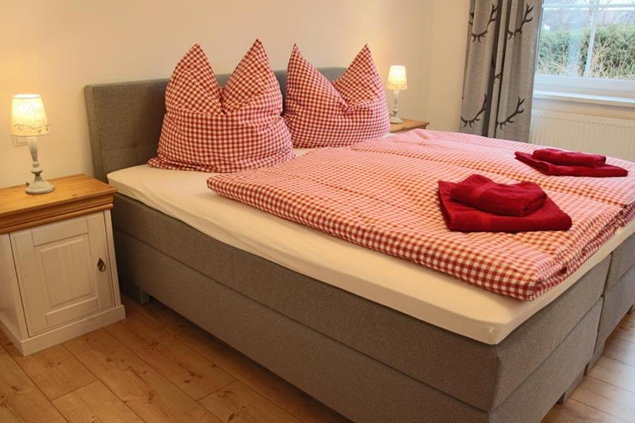 Boxspringbett für 2 Personen im Schlafzimmer